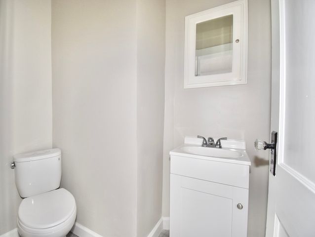 34 Castle St, Springfield, MA 01118