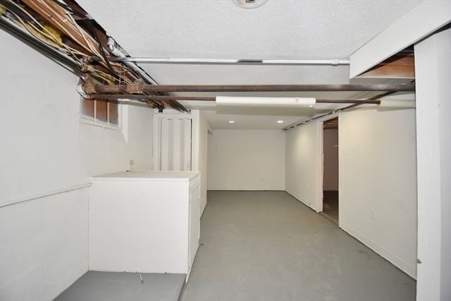 34 Castle St, Springfield, MA 01118