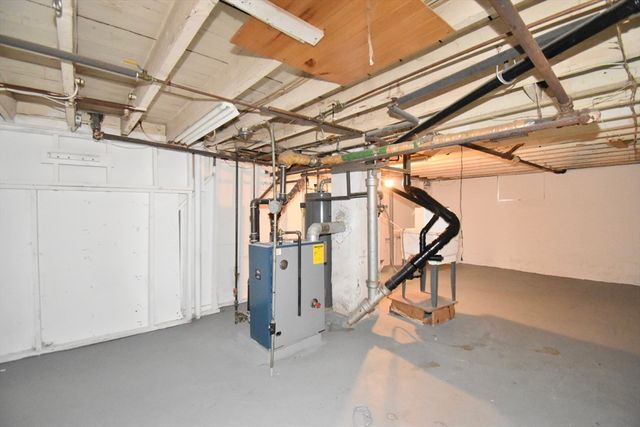 34 Castle St, Springfield, MA 01118