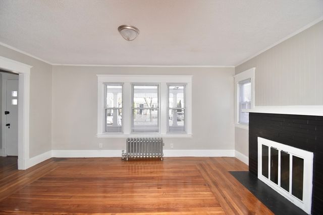 34 Castle St, Springfield, MA 01118