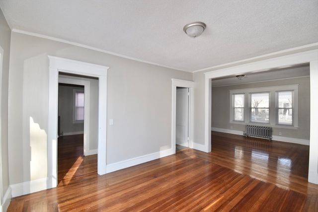 34 Castle St, Springfield, MA 01118