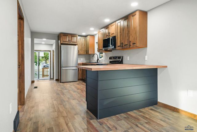 510 E DAKOTA, Pierre, SD 57501