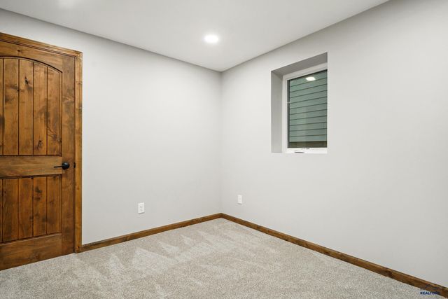 510 E DAKOTA, Pierre, SD 57501