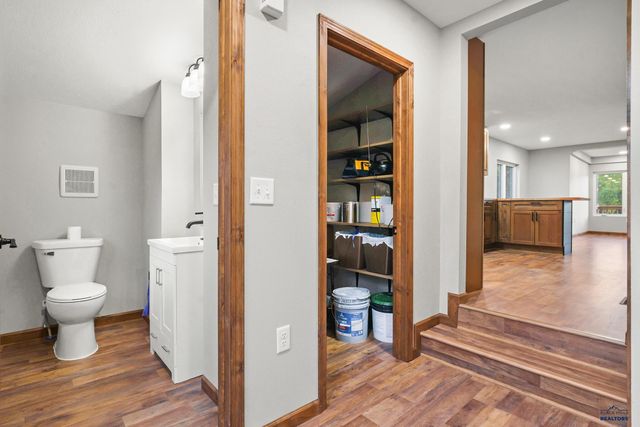 510 E DAKOTA, Pierre, SD 57501