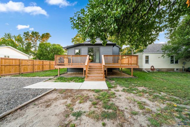 510 E DAKOTA, Pierre, SD 57501
