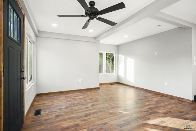 510 E DAKOTA, Pierre, SD 57501