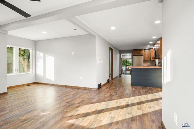 510 E DAKOTA, Pierre, SD 57501