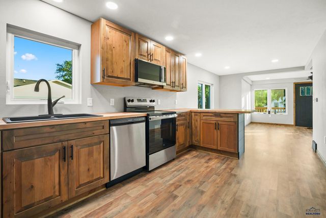 510 E DAKOTA, Pierre, SD 57501