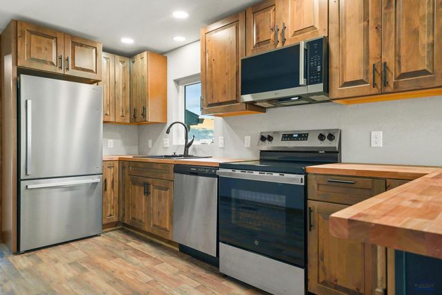 510 E DAKOTA, Pierre, SD 57501