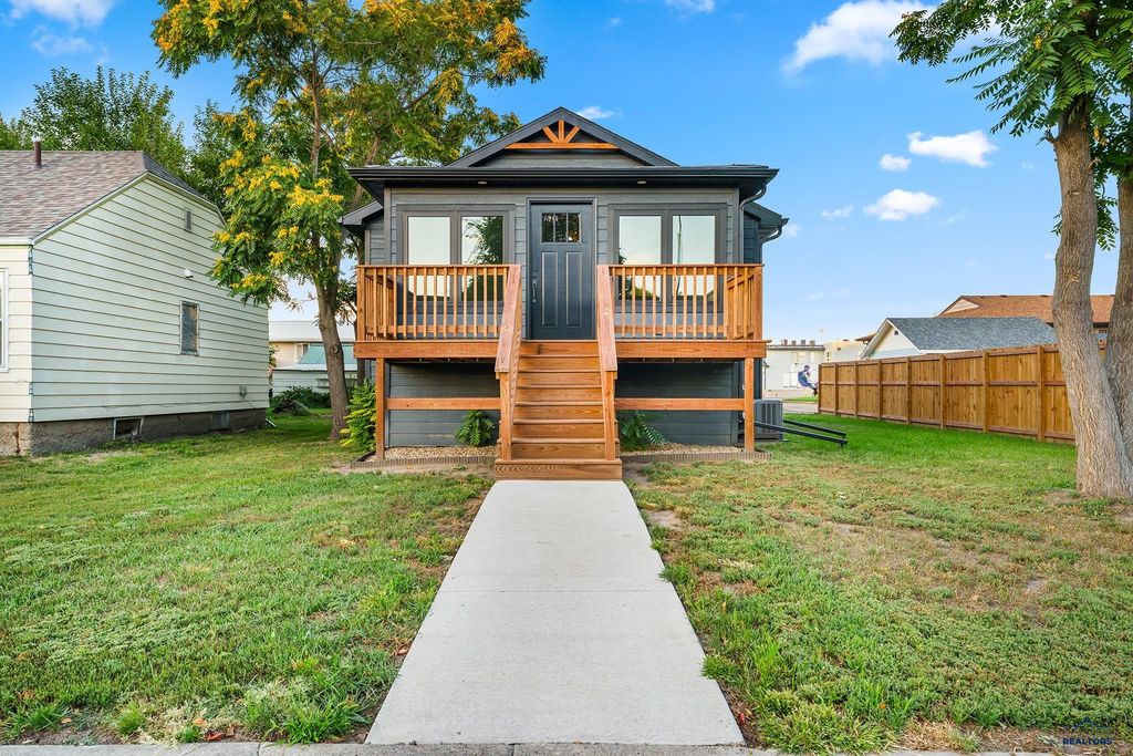 510 E DAKOTA, Pierre, SD 57501