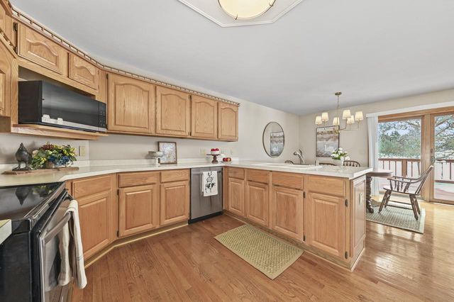 11625 W Sunset LANE, Greenfield, WI 53228