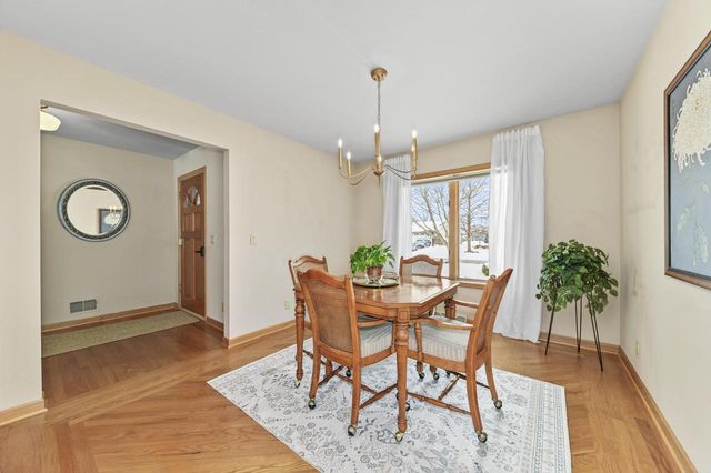 11625 W Sunset LANE, Greenfield, WI 53228