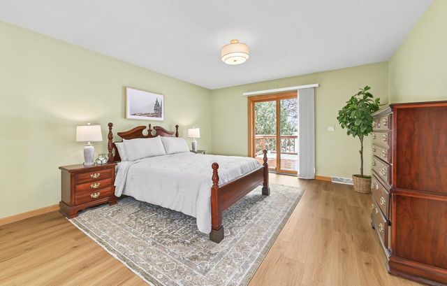 11625 W Sunset LANE, Greenfield, WI 53228