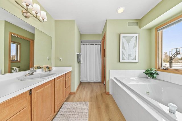 11625 W Sunset LANE, Greenfield, WI 53228