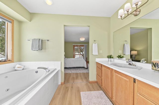 11625 W Sunset LANE, Greenfield, WI 53228