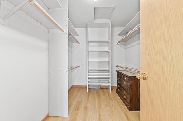 11625 W Sunset LANE, Greenfield, WI 53228