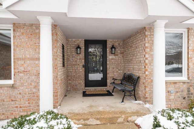 11625 W Sunset LANE, Greenfield, WI 53228