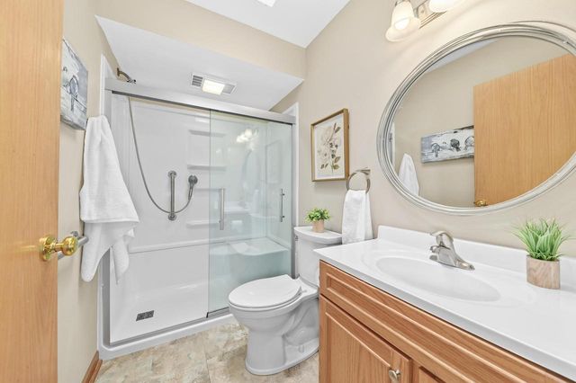 11625 W Sunset LANE, Greenfield, WI 53228