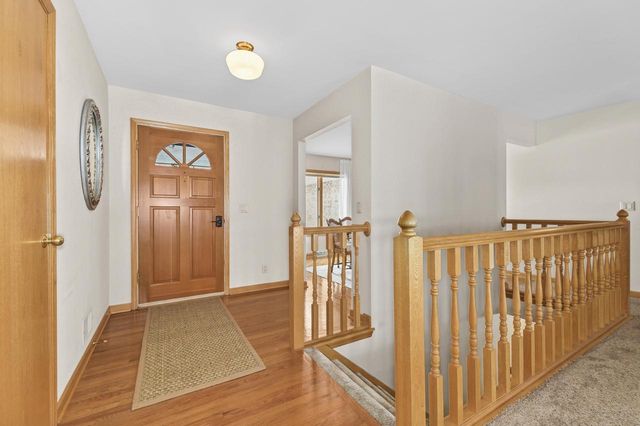 11625 W Sunset LANE, Greenfield, WI 53228