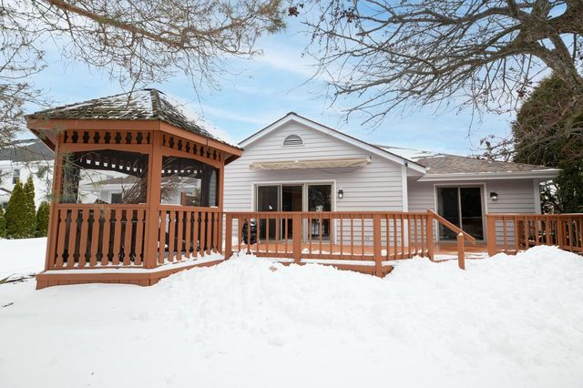 11625 W Sunset LANE, Greenfield, WI 53228