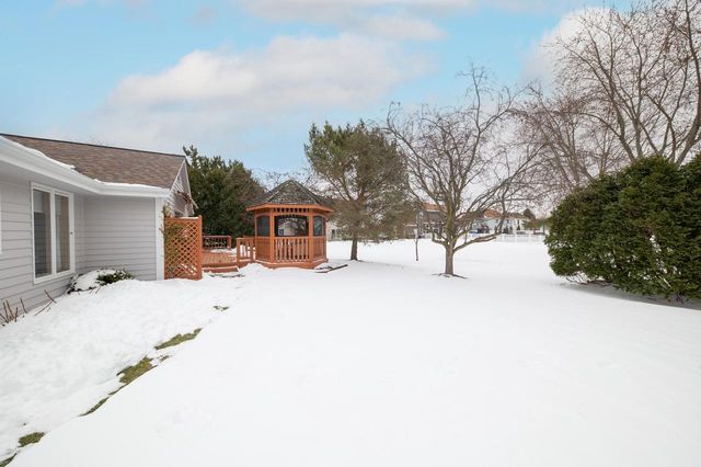 11625 W Sunset LANE, Greenfield, WI 53228