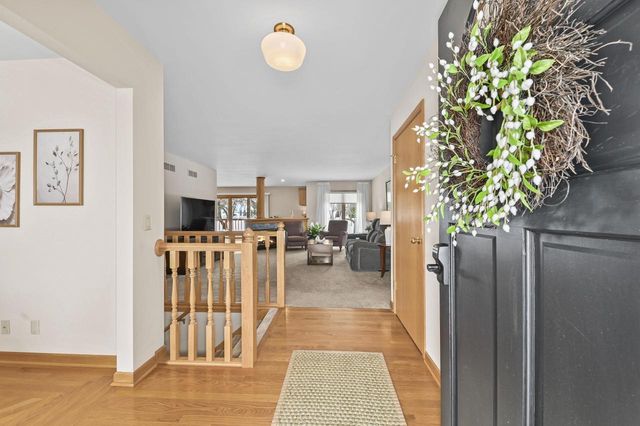 11625 W Sunset LANE, Greenfield, WI 53228