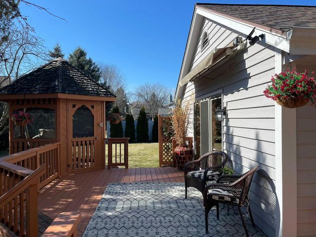 11625 W Sunset LANE, Greenfield, WI 53228