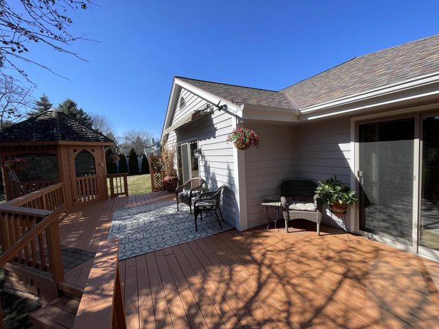 11625 W Sunset LANE, Greenfield, WI 53228