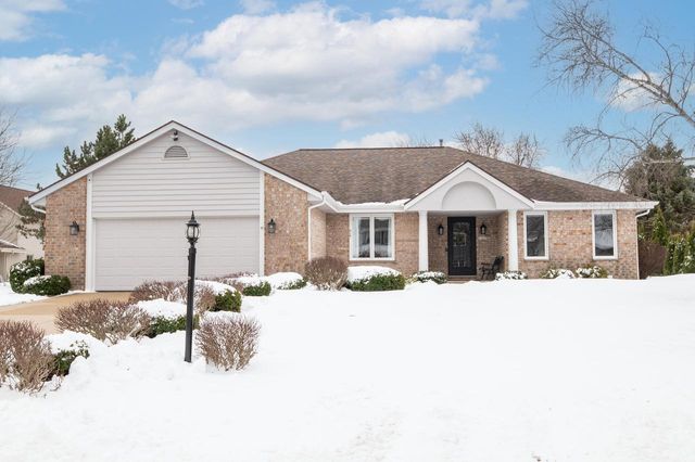 11625 W Sunset LANE, Greenfield, WI 53228