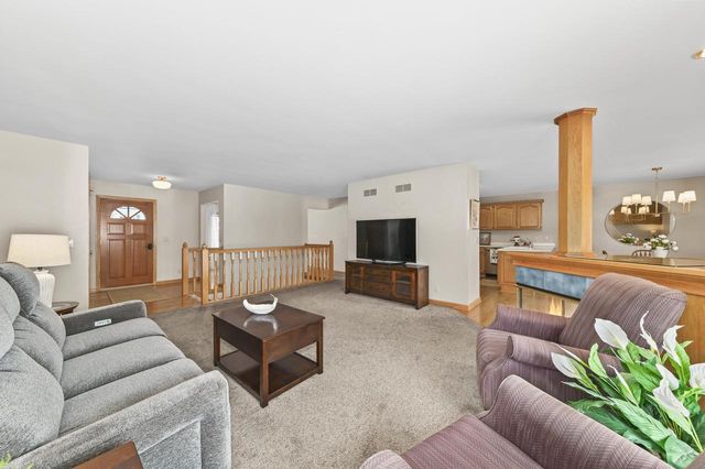 11625 W Sunset LANE, Greenfield, WI 53228