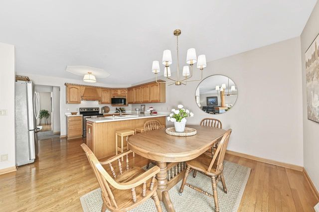 11625 W Sunset LANE, Greenfield, WI 53228