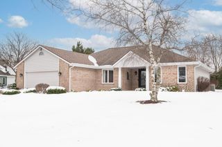 11625 W Sunset LANE, Greenfield, WI 53228