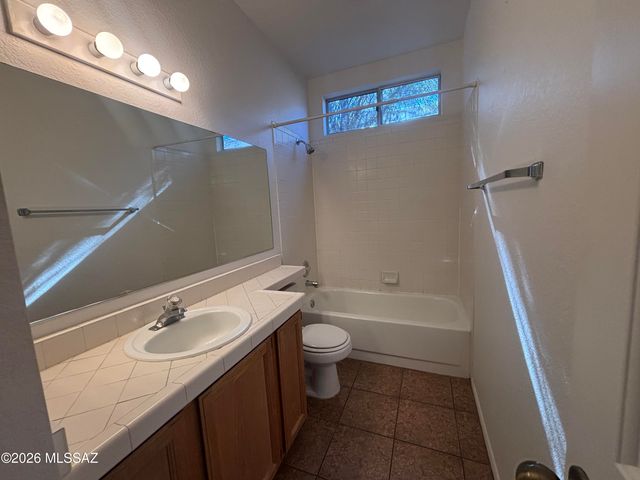 2570 N Dos Hombres Drive, Tucson, AZ 85715