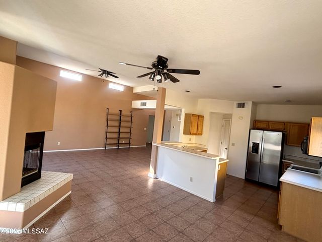 2570 N Dos Hombres Drive, Tucson, AZ 85715