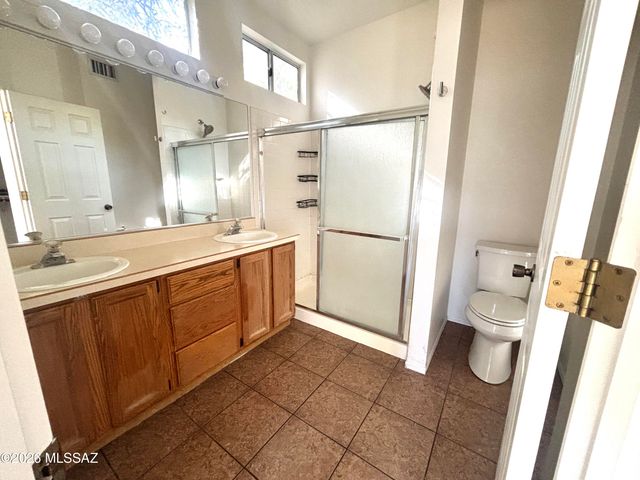 2570 N Dos Hombres Drive, Tucson, AZ 85715