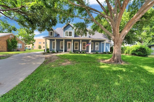 305 Main Street, Roanoke, TX 76262