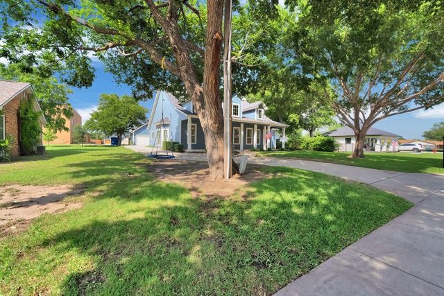 305 Main Street, Roanoke, TX 76262