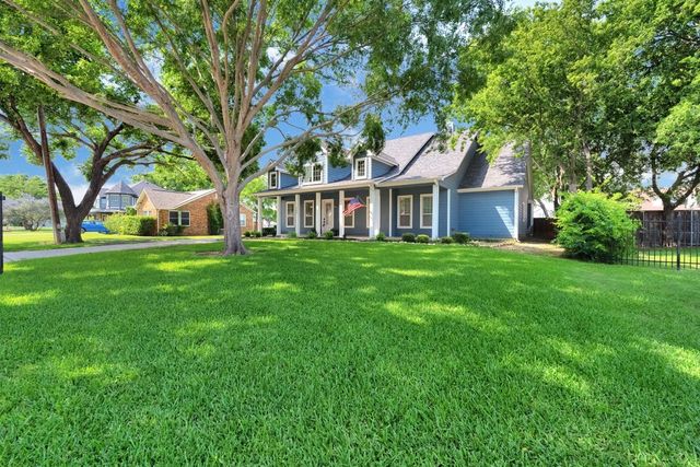 305 Main Street, Roanoke, TX 76262