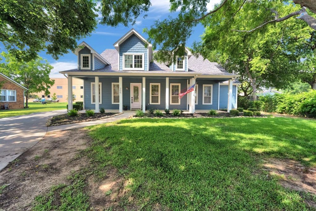 305 Main Street, Roanoke, TX 76262