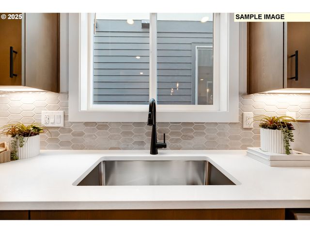 12170 Sw TRASK St, Beaverton, OR 97007