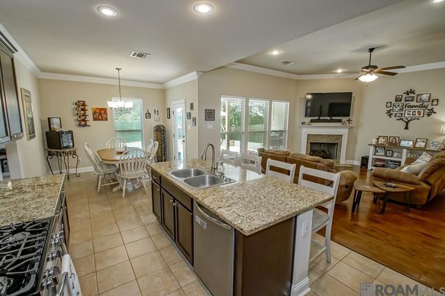 28413 Grand Turk Dr, Denham Springs, LA 70726