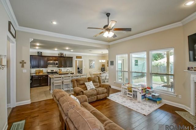 28413 Grand Turk Dr, Denham Springs, LA 70726