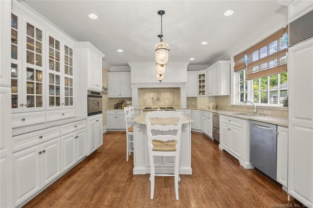 1343 Smith Ridge Road, New Canaan, CT 06840