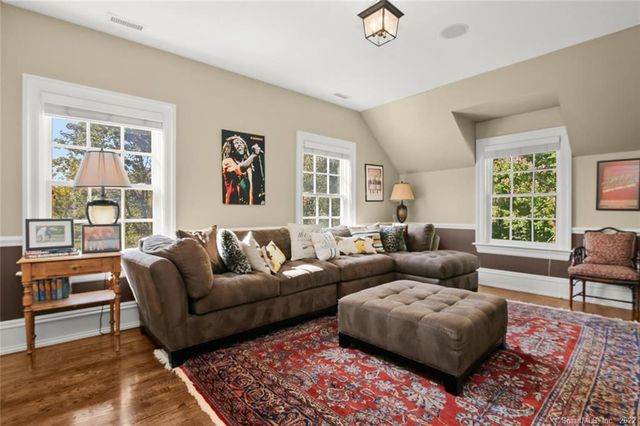 1343 Smith Ridge Road, New Canaan, CT 06840