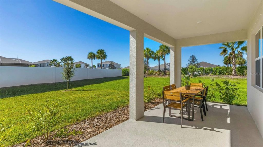 Image 17 of property listing at 18108 TAVERNSIDE TRAIL, Lakewood Ranch, FL 34211