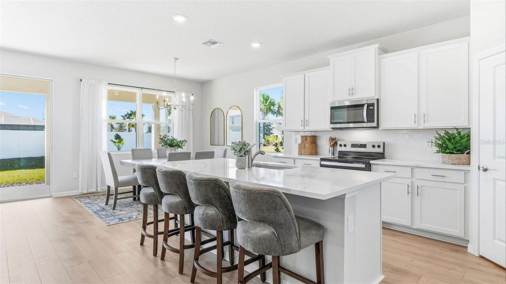 Image 3 of property listing at 18108 TAVERNSIDE TRAIL, Lakewood Ranch, FL 34211