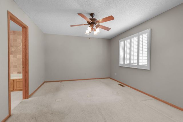 6600 Founders Parkway, Brooklyn Park, MN 55445