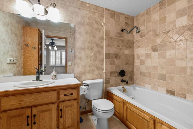 6600 Founders Parkway, Brooklyn Park, MN 55445