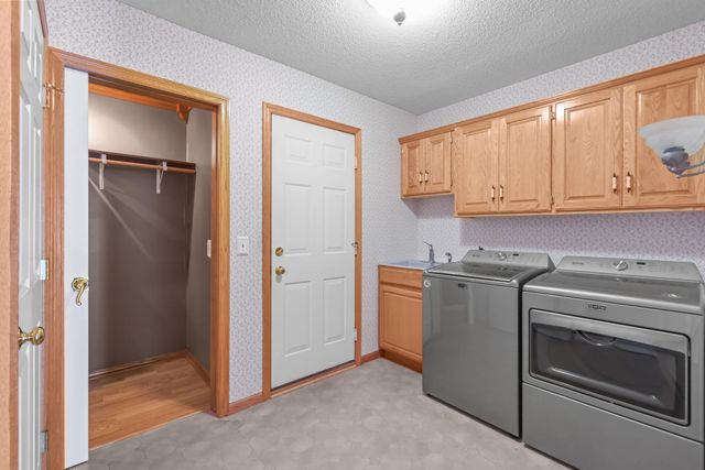 6600 Founders Parkway, Brooklyn Park, MN 55445