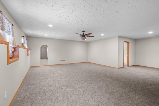 6600 Founders Parkway, Brooklyn Park, MN 55445